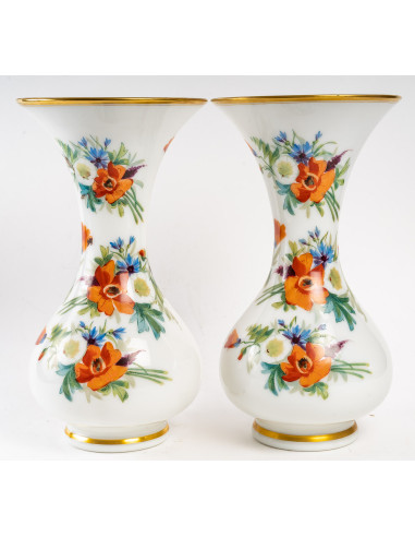 Coppia di vasi opalini Baccarat, XIX...