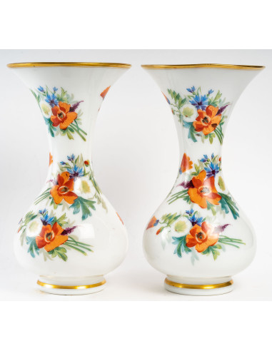 Coppia di vasi opalini Baccarat, XIX...