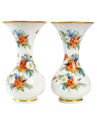 Par de vasos opalinos Baccarat,...