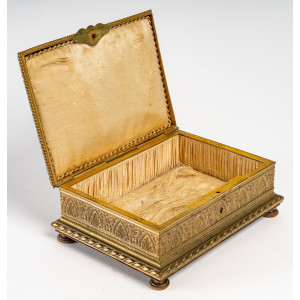Caja de bronce dorado,... 2