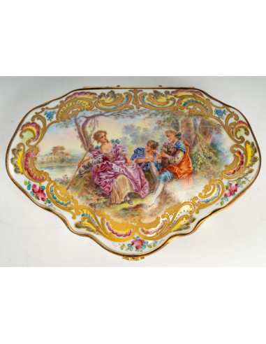 Porcelain box with elegant scene,...