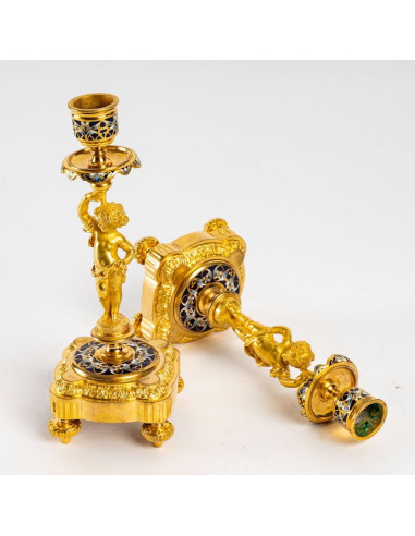Pareja de candelabros de bronce...