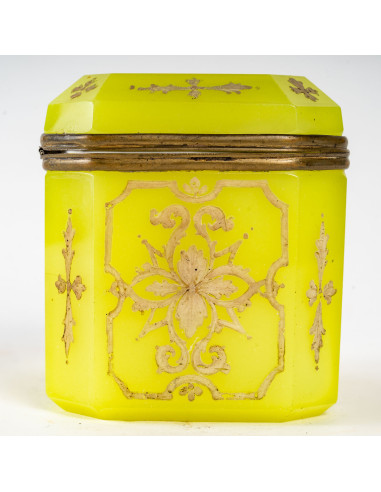 Caja de opalina amarilla, siglo XIX