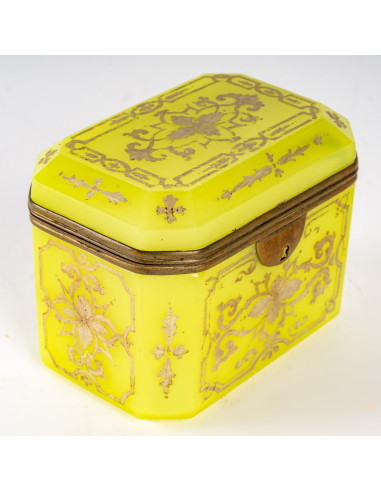 Caja de opalina amarilla, siglo XIX