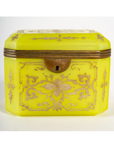 Caja de opalina amarilla, siglo XIX