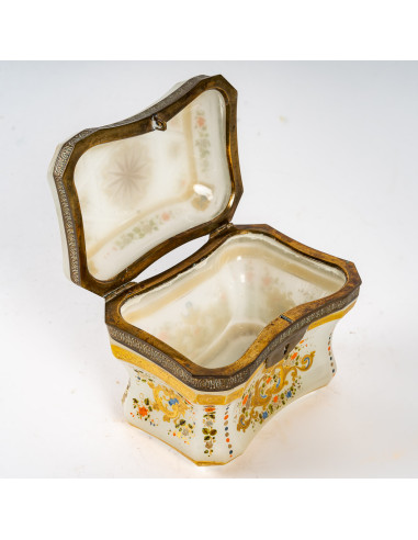 White Opaline box, 19th century