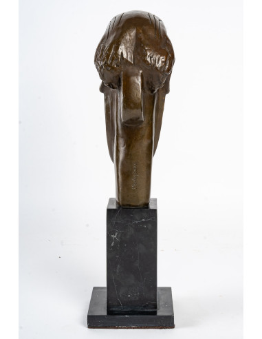 Sculpture of a woman after Modigliani