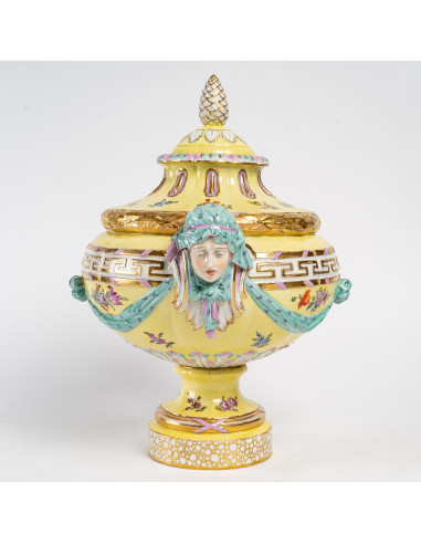 Large covered pot in Berlin porcelain