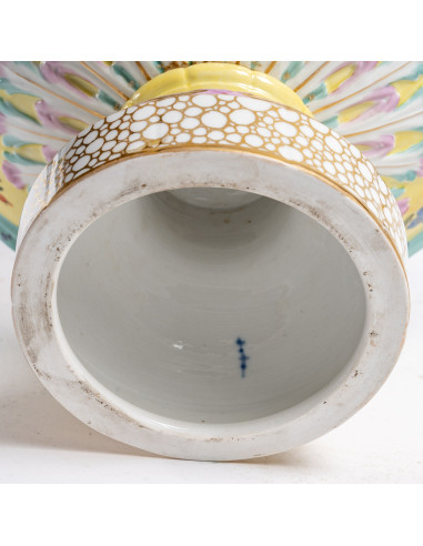 Large covered pot in Berlin porcelain