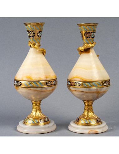 Pareja de jarrones de ónice y bronce...