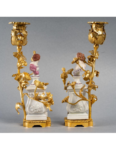 Pareja de candelabros de bronce de...
