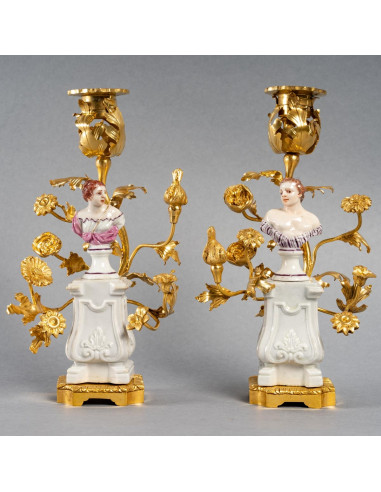 Pareja de candelabros de bronce de...