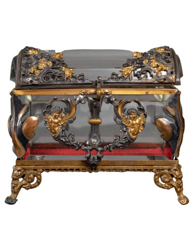 Attractive crystal box, mounted in...