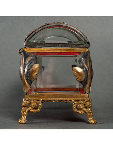 Attractive crystal box, mounted in...