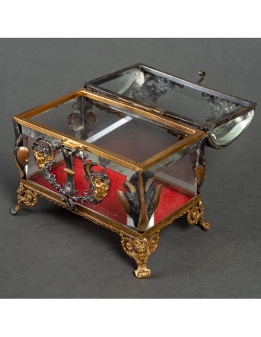 Pretty crystal box, mounted in gold...