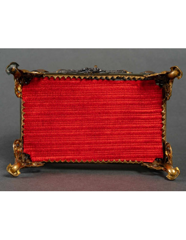 Attractive crystal box, mounted in...