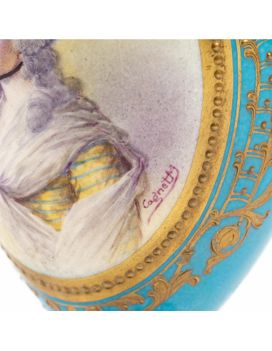 Pár malých porcelánových kasulek sèvres.