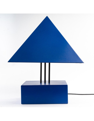 Candeeiro triangular em metal pintado...