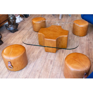 Coffee table and 4 leather...