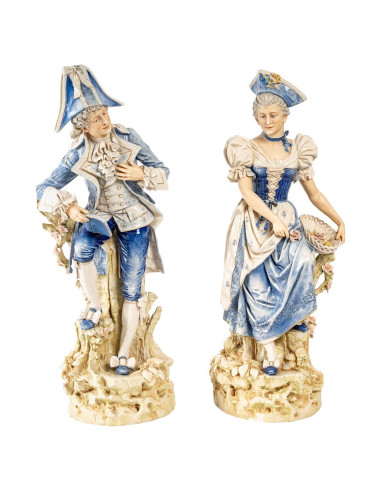 Pár elegánů v dobových šatech, porcelán.