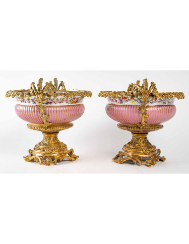 Par de chávenas de porcelana de Sèvres.