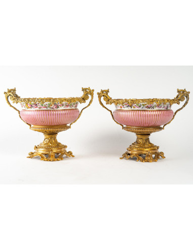 Par de chávenas de porcelana de Sèvres.