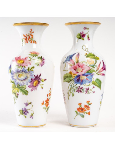 Par de vasos opalinos Baccarat,...