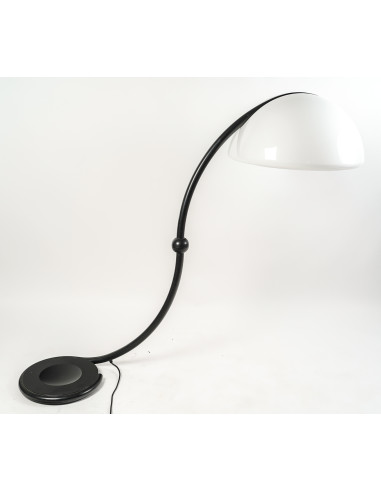 Černá stojací lampa, Elio Martinelli...