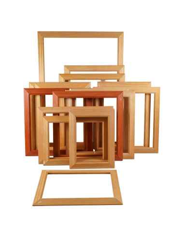 一套 17 个天然木框，用于画布油画。