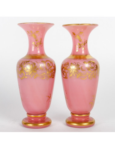 Coppia di piccoli vasi opalini rosa,...