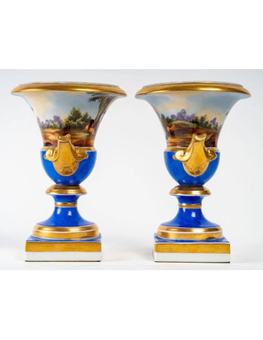 Pareja de jarrones de porcelana...
