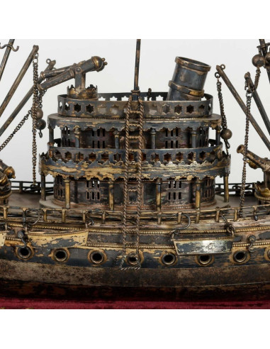 纯银微型军船，19 世纪英国作品。