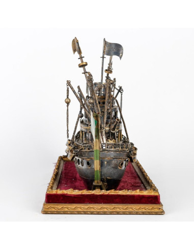 纯银微型军船，19 世纪英国作品。