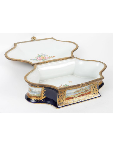 Grand coffret, boîte à bijoux dans le...