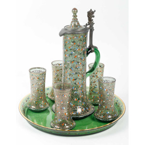 珐琅彩绘 Moser 水晶橙汁杯，19 世纪。 2