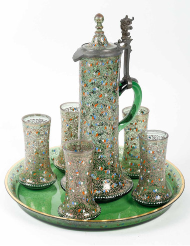 珐琅彩绘 Moser 水晶橙汁杯，19 世纪。