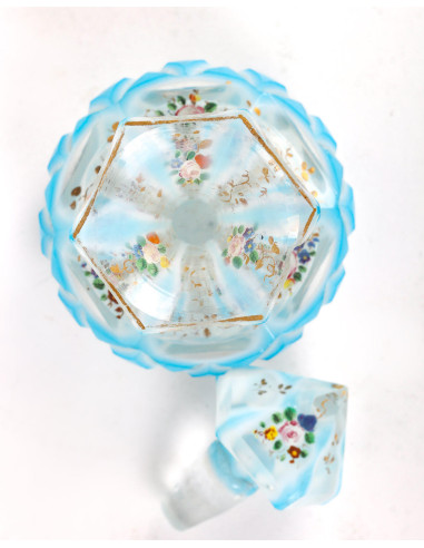 蓝色乳白色珐琅彩瓶，19 世纪。