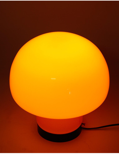 Lampa w kształcie grzyba z lat 70-tych.