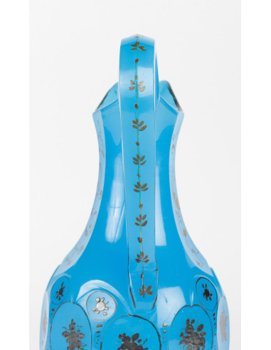 蓝色乳白陶器，19 世纪。