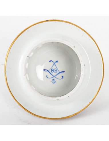 19 世纪路易十五风格的陶制盆景。