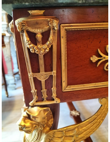 Mesa e secretária de estilo império...