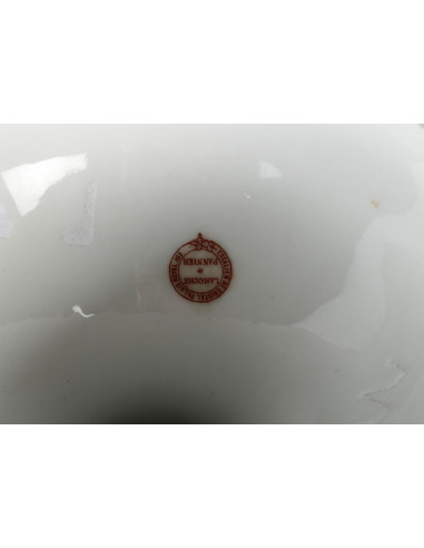 一个 19 世纪的大型釉瓷花瓶。