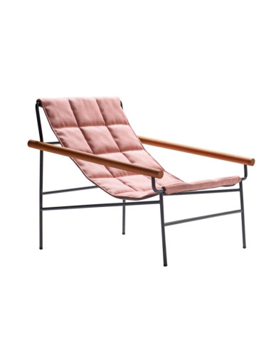 Carrés "粉色扶手椅，室内室外皆宜