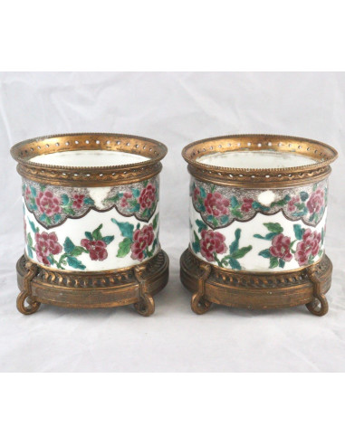 Pair of pot holders for a porcelain...