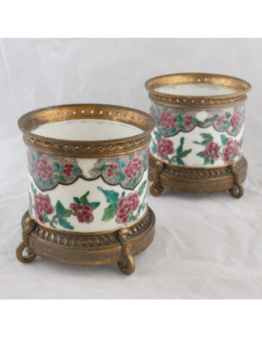 Pair of pot holders for a porcelain...