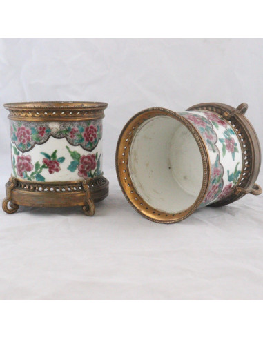 Pair of pot holders for a porcelain...