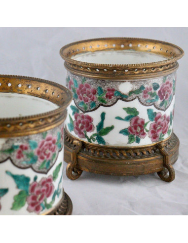 Pair of pot holders for a porcelain...