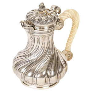 Cafetera de plata de...