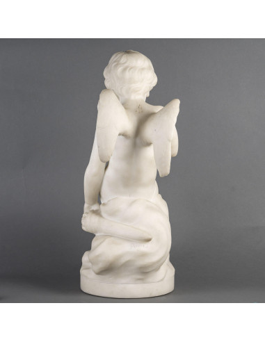Escultura em mármore branco de...