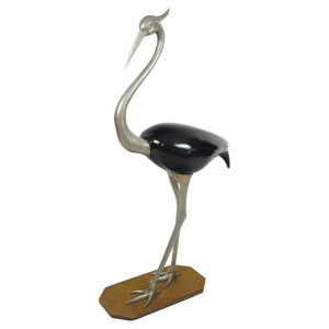 Escultura de metal formando...
